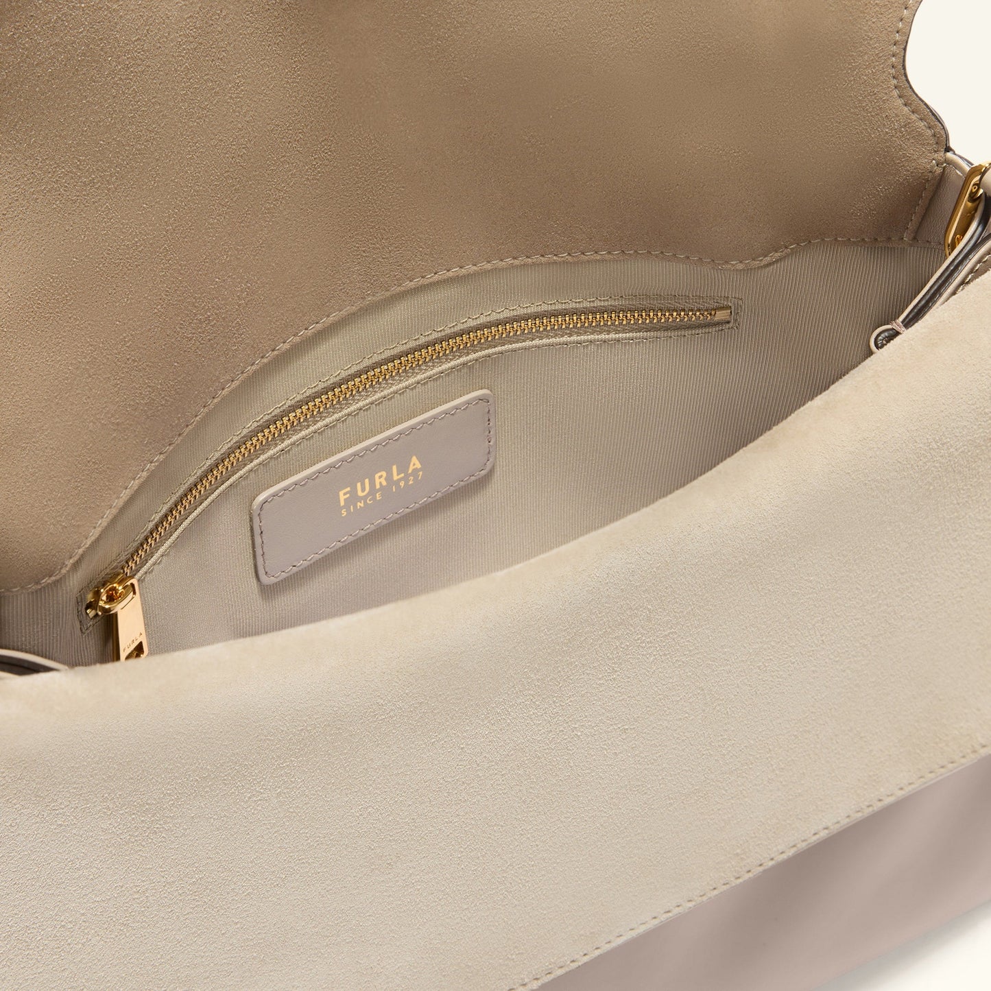 Furla Domus M Shoulder Bag 32